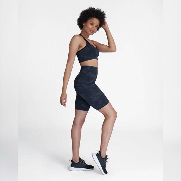 Spanx Look at Me Now Bike Short in Black Camo Medium NWT - Picture 2 of 8